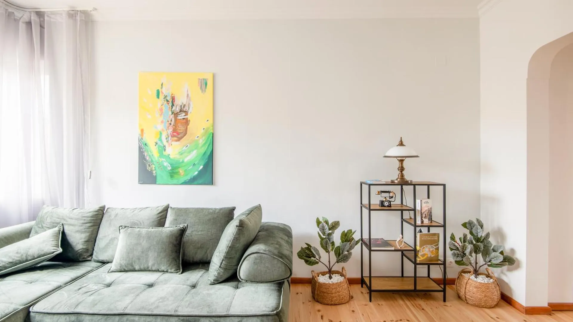 A Luxurious 2 Bedroom Apartment In Center Sofia