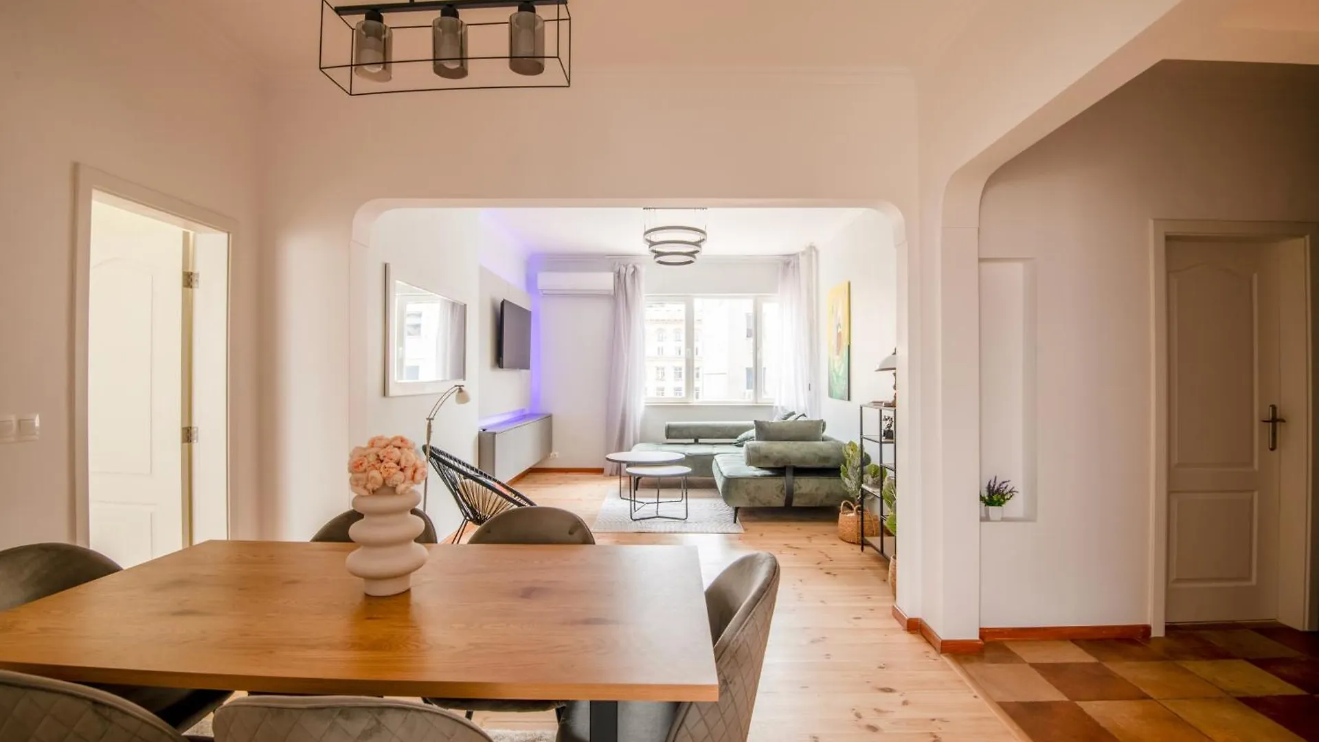 A Luxurious 2 Bedroom Apartment In Center Sofia