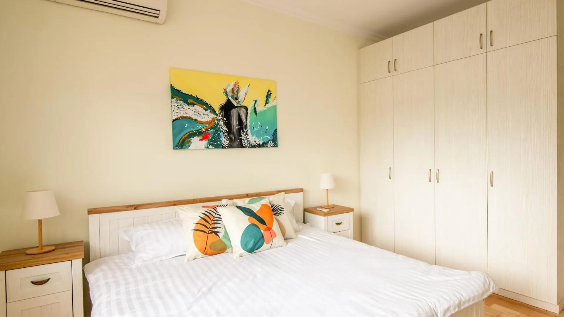 A Luxurious 2 Bedroom Apartment In Center Sofia