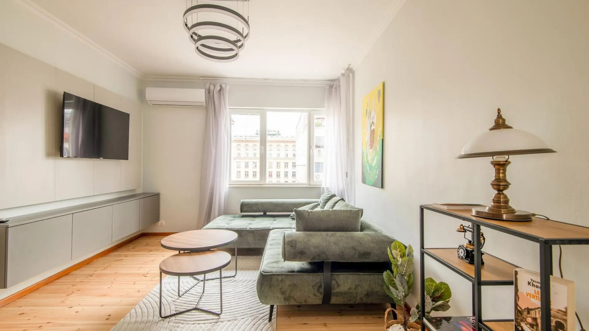 A Luxurious 2 Bedroom Apartment In Center Sofia 0*,