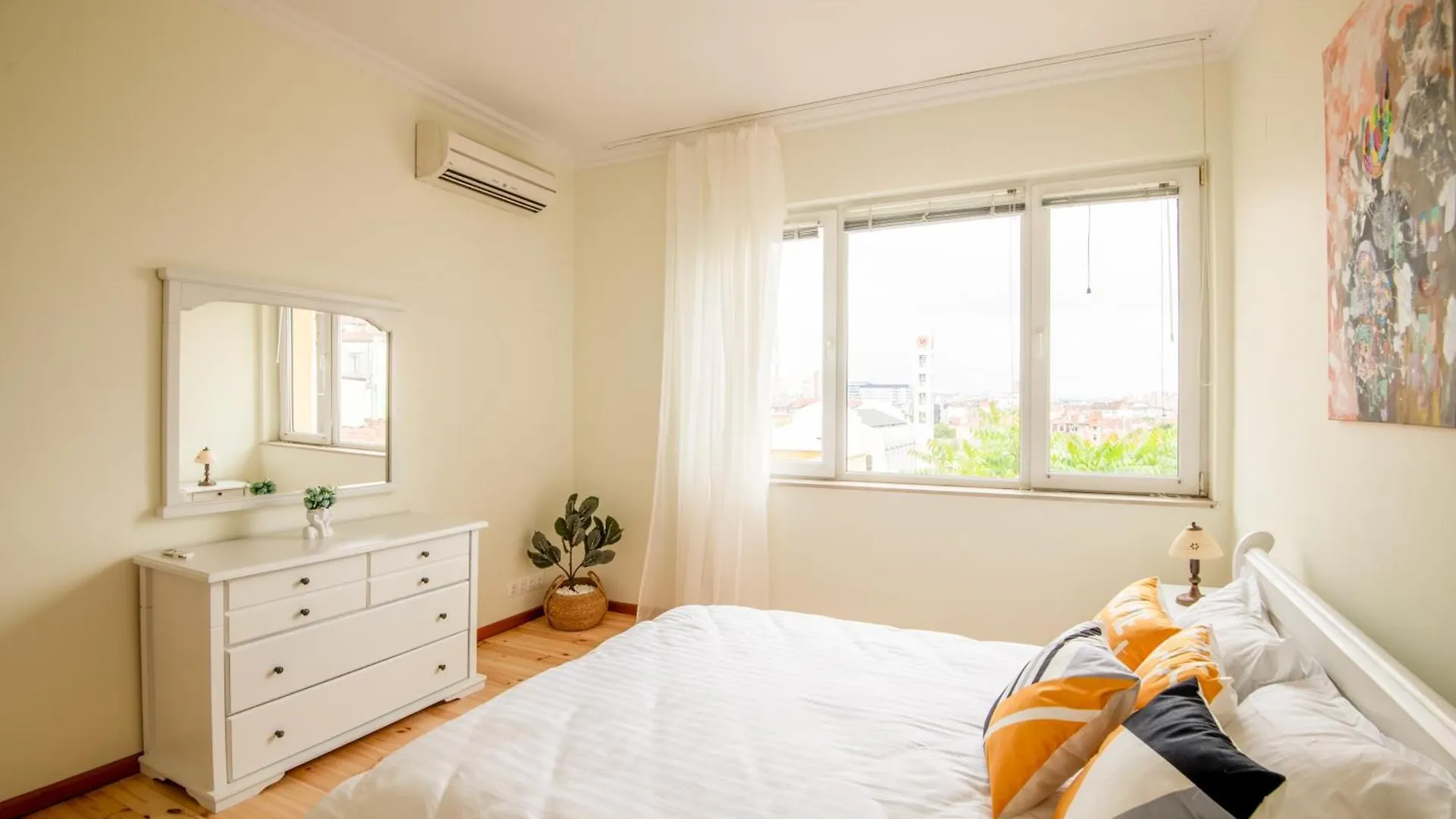A Luxurious 2 Bedroom Apartment In Center Sofia